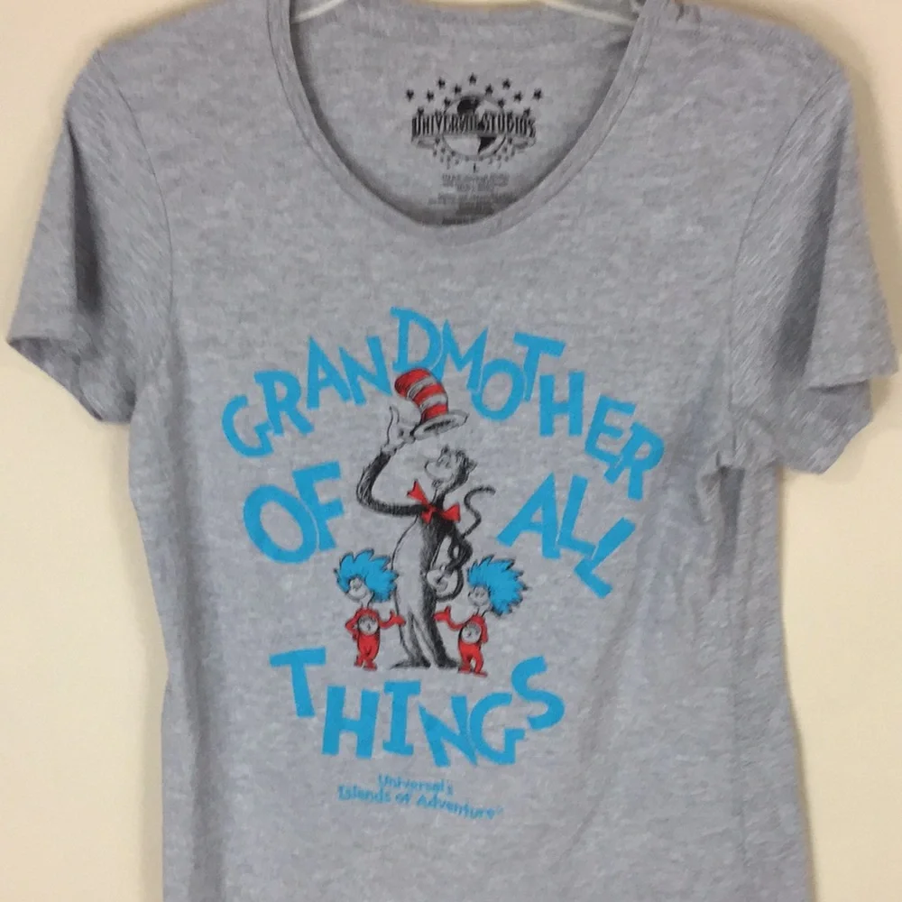 Universal Studios Grandmother of All Things  Gray T-shirt Size Large